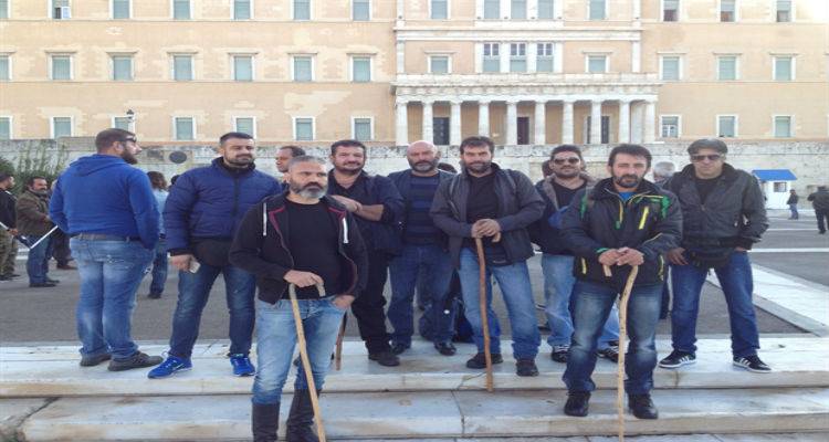 &Sigma;&tau;&eta;&nu; &Alpha;&theta;ή&nu;&alpha; &omicron;&iota; &alpha;&gamma;&rho;ό&tau;&epsilon;&sigmaf;