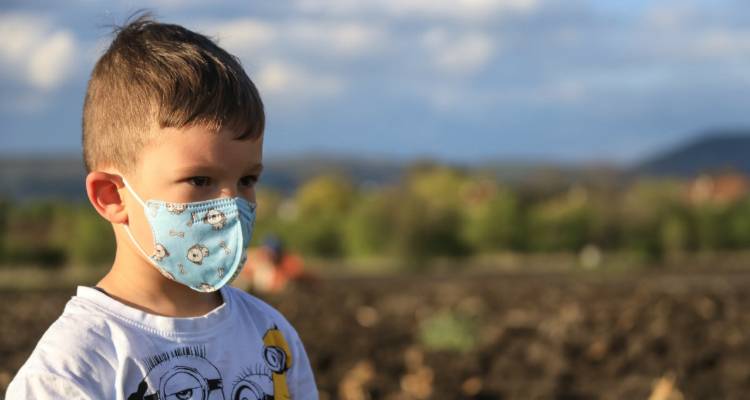 Κορωνοϊός: Οδηγίες για τη μάσκα από την Ελληνική Παιδιατρική Εταιρεία