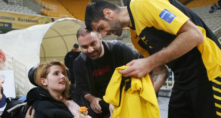 &Sigma;&tau;&omicron; &Alpha;&Epsilon;&Kappa; - Ή&phi;&alpha;&iota;&sigma;&tau;&omicron;&sigmaf; &Lambda;ή&mu;&nu;&omicron;&upsilon; &eta; &Mu;&upsilon;&rho;&tau;ώ (photo)