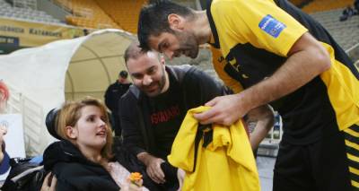 &Sigma;&tau;&omicron; &Alpha;&Epsilon;&Kappa; - Ή&phi;&alpha;&iota;&sigma;&tau;&omicron;&sigmaf; &Lambda;ή&mu;&nu;&omicron;&upsilon; &eta; &Mu;&upsilon;&rho;&tau;ώ (photo)