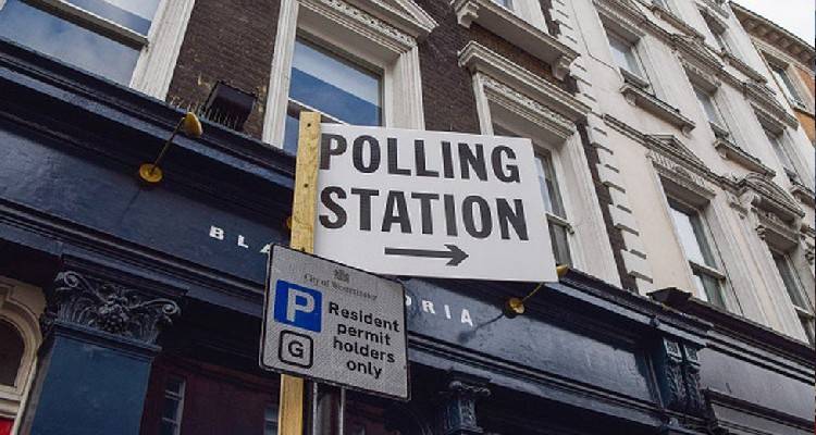 &Beta;&rho;&epsilon;&tau;&alpha;&nu;ί&alpha; - &Tau;&omicron;&pi;&iota;&kappa;έ&sigmaf; &epsilon;&kappa;&lambda;&omicron;&gamma;έ&sigmaf; 2022: &Sigma;&epsilon; &tau;&iota; &epsilon;&lambda;&pi;ί&zeta;&omicron;&upsilon;&nu; &tau;&alpha; &pi;&omicron;&lambda;&iota;&tau;&iota;&kappa;ά &kappa;ό&mu;&mu;&alpha;&tau;&alpha; &sigma;&tau;&eta;&nu; &Alpha;&gamma;&gamma;&lambda;ί&alpha;;