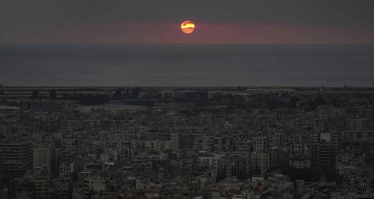Ώ&rho;&alpha; &mu;&eta;&delta;έ&nu; &sigma;&tau;&eta; &Mu;έ&sigma;&eta; &Alpha;&nu;&alpha;&tau;&omicron;&lambda;ή: &Omicron; &Nu;&epsilon;&tau;&alpha;&nu;&iota;ά&chi;&omicron;&upsilon; ά&nu;&alpha;&psi;&epsilon; &laquo;&pi;&rho;ά&sigma;&iota;&nu;&omicron; &phi;&omega;&sigmaf;&raquo; &gamma;&iota;&alpha; &sigma;&phi;&omicron;&delta;&rho;ή &alpha;&pi;ά&nu;&tau;&eta;&sigma;&eta; &sigma;&epsilon; &Iota;&rho;ά&nu; &kappa;&alpha;&iota; &Chi;&epsilon;&zeta;&mu;&pi;&omicron;&lambda;ά&chi;