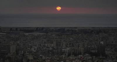 Ώ&rho;&alpha; &mu;&eta;&delta;έ&nu; &sigma;&tau;&eta; &Mu;έ&sigma;&eta; &Alpha;&nu;&alpha;&tau;&omicron;&lambda;ή: &Omicron; &Nu;&epsilon;&tau;&alpha;&nu;&iota;ά&chi;&omicron;&upsilon; ά&nu;&alpha;&psi;&epsilon; &laquo;&pi;&rho;ά&sigma;&iota;&nu;&omicron; &phi;&omega;&sigmaf;&raquo; &gamma;&iota;&alpha; &sigma;&phi;&omicron;&delta;&rho;ή &alpha;&pi;ά&nu;&tau;&eta;&sigma;&eta; &sigma;&epsilon; &Iota;&rho;ά&nu; &kappa;&alpha;&iota; &Chi;&epsilon;&zeta;&mu;&pi;&omicron;&lambda;ά&chi;