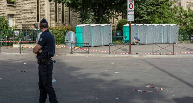 &Pi;&rho;ό&beta;&epsilon;&sigmaf; &eta;&theta;&omicron;&pi;&omicron;&iota;ώ&nu; &gamma;&iota;&alpha; &tau;&omicron; &theta;&epsilon;&alpha;&tau;&rho;&iota;&kappa;ό &laquo;&Tau;&zeta;&iota;&chi;ά&nu;&tau;&raquo; &pi;&rho;&omicron;&kappa;ά&lambda;&epsilon;&sigma;&alpha;&nu; &pi;&alpha;&nu;&iota;&kappa;ό &sigma;&tau;&eta; &Gamma;&alpha;&lambda;&lambda;ί&alpha;