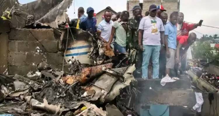 Αεροπορική τραγωδία στο Κονγκό: Στους 29 έφτασαν οι νεκροί | Ανασύρθηκε ζωντανός επιβάτης του αεροσκάφους