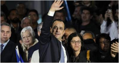 &Nu;έ&omicron;&sigmaf; &pi;&rho;ό&epsilon;&delta;&rho;&omicron;&sigmaf; &tau;&eta;&sigmaf; &Kappa;ύ&pi;&rho;&omicron;&upsilon; &omicron; &Nu;. &Chi;&rho;&iota;&sigma;&tau;&omicron;&delta;&omicron;&upsilon;&lambda;ί&delta;&eta;&sigmaf;: &Sigma;&tau;ή&rho;&iota;&gamma;&mu;&alpha; &kappa;&alpha;&iota; &sigma;ύ&mu;&mu;&alpha;&chi;ό&sigmaf; &mu;&alpha;&sigmaf; &eta; &Epsilon;&lambda;&lambda;ά&delta;&alpha;