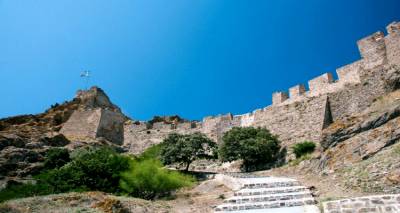 &Tau;&omicron; &Kappa;ά&sigma;&tau;&rho;&omicron; &tau;&eta;&sigmaf; &Lambda;ή&mu;&nu;&omicron;&upsilon; &kappa;&alpha;&iota; ά&lambda;&lambda;&alpha; 15 &kappa;ά&sigma;&tau;&rho;&alpha; &laquo;&delta;&iota;&alpha;&mu;ά&nu;&tau;&iota;&alpha;&raquo; &sigma;&tau;&eta;&nu; &Epsilon;&lambda;&lambda;ά&delta;&alpha; (photos)