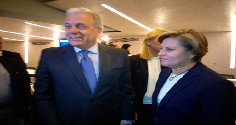 Την παρέμβαση της Ευρωπαϊκής Επιτροπής για την αντιμετώπιση της μεταναστευτικής ροής ζήτησε η Καλογήρου από τον Αβραμόπουλο (photos)