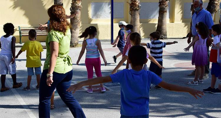 Άνοιγμα σχολείων: Πώς θα λειτουργούν - Τεστ για τους εκπαιδευτικούς - Μείωση ύλης για τις Πανελλαδικές