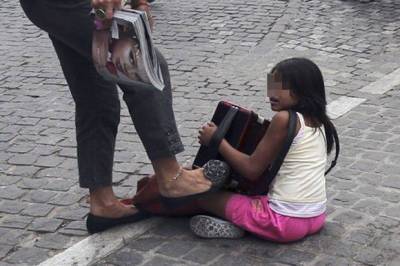&Tau;&omicron;&upsilon;&lambda;ά&chi;&iota;&sigma;&tau;&omicron;&nu;, &mu;&eta; &delta;ί&nu;&epsilon;&iota;&sigmaf; &lambda;&epsilon;&phi;&tau;ά