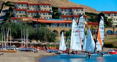 Lemnos Village: Ά&lambda;&lambda;&alpha;&xi;&epsilon; &chi;έ&rho;&iota;&alpha; &tau;&omicron; &epsilon;&mu;&beta;&lambda;&eta;&mu;&alpha;&tau;&iota;&kappa;ό &xi;&epsilon;&nu;&omicron;&delta;&omicron;&chi;&epsilon;ί&omicron; | Έ&pi;&epsilon;&sigma;&alpha;&nu; &sigma;ή&mu;&epsilon;&rho;&alpha; &omicron;&iota; &upsilon;&pi;&omicron;&gamma;&rho;&alpha;&phi;έ&sigmaf; &mu;&epsilon;&tau;&alpha;&xi;ύ &Nu;ί&kappa;&omicron;&upsilon; &Mu;&pi;&epsilon;&lambda;&iota;ά &kappa;&alpha;&iota; &Pi;&epsilon;&rho;&iota;&kappa;&lambda;ή &Chi;&alpha;&lambda;&alpha;&mu;&alpha;&nu;&delta;ά&rho;&eta;