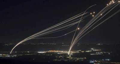 &Sigma;&tau;&eta;&nu; &kappa;ό&psi;&eta; &tau;&omicron;&upsilon; &xi;&upsilon;&rho;&alpha;&phi;&iota;&omicron;ύ &eta; &Mu;. &Alpha;&nu;&alpha;&tau;&omicron;&lambda;ή: &Iota;&sigma;&rho;&alpha;&eta;&lambda;&iota;&nu;ά &tau;&alpha;&nu;&kappa;&sigmaf; &sigma;&tau;&alpha; &sigma;ύ&nu;&omicron;&rho;&alpha; &mu;&epsilon; &Lambda;ί&beta;&alpha;&nu;&omicron; -&Tau;&omicron; &Iota;&sigma;&rho;&alpha;ή&lambda; &chi;&tau;ύ&pi;&eta;&sigma;&epsilon; &sigma;&tau;&omicron; &kappa;έ&nu;&tau;&rho;&omicron; &tau;&eta;&sigmaf; &Beta;&eta;&rho;&upsilon;&tau;&omicron;ύ