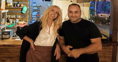 Στη Λήμνο για καλοκαιρινές διακοπές η Τζένη Μελιτά
