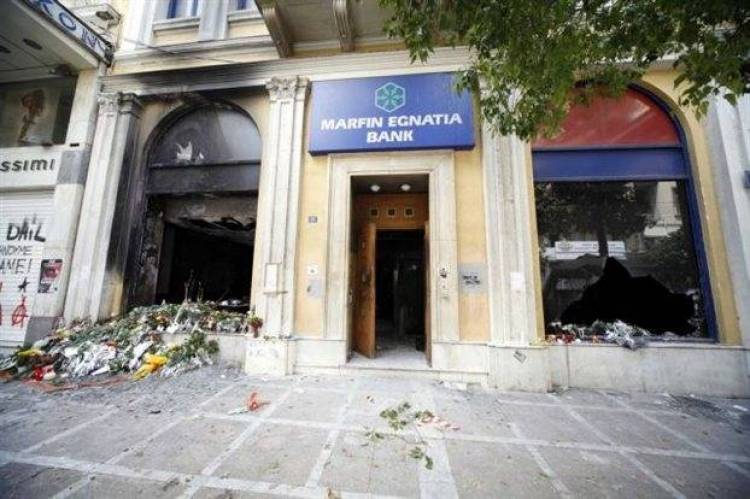 &Delta;ύ&omicron; &pi;&alpha;&rho;&alpha;&pi;&omicron;&mu;&pi;έ&sigmaf; &gamma;&iota;&alpha; &tau;&omicron;&nu; &epsilon;&mu;&pi;&rho;&eta;&sigma;&mu;ό &sigma;&tau;&eta; Marfin &kappa;&alpha;&iota; &tau;&eta;&nu; &epsilon;&pi;ί&theta;&epsilon;&sigma;&eta; &sigma;&tau;&omicron; &laquo;&Iota;&alpha;&nu;ό&sigmaf;&raquo;