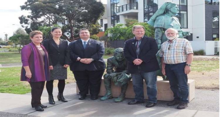 &Omicron;&nu;&omicron;&mu;&alpha;&tau;&omicron;&delta;&omicron;&sigma;ί&alpha; Ά&lambda;&sigma;&omicron;&upsilon;&sigmaf; &sigma;&tau;&eta; &Mu;&epsilon;&lambda;&beta;&omicron;ύ&rho;&nu;&eta; &sigma;&epsilon; &laquo;&Pi;&lambda;&alpha;&tau;&epsilon;ί&alpha; &Lambda;ή&mu;&nu;&omicron;&upsilon;&raquo;