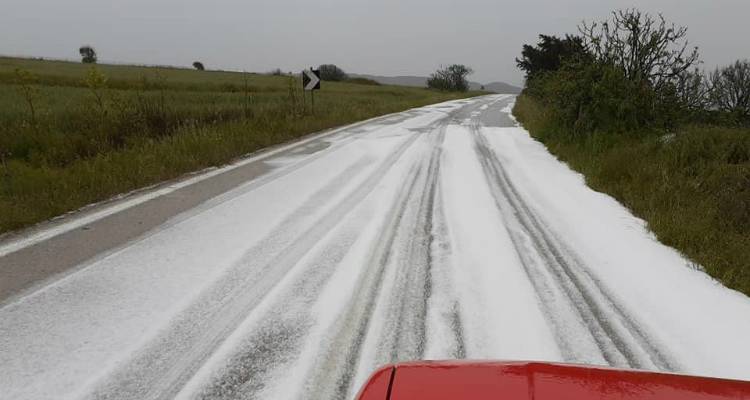 Λήμνος: Πυκνή χαλαζόπτωση Μάη μήνα! (photos)