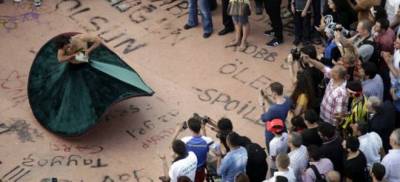 O δερβίσης με την αντιασφυξιογόνα μάσκα έστειλε ισχυρό μήνυμα στον Ερντογάν