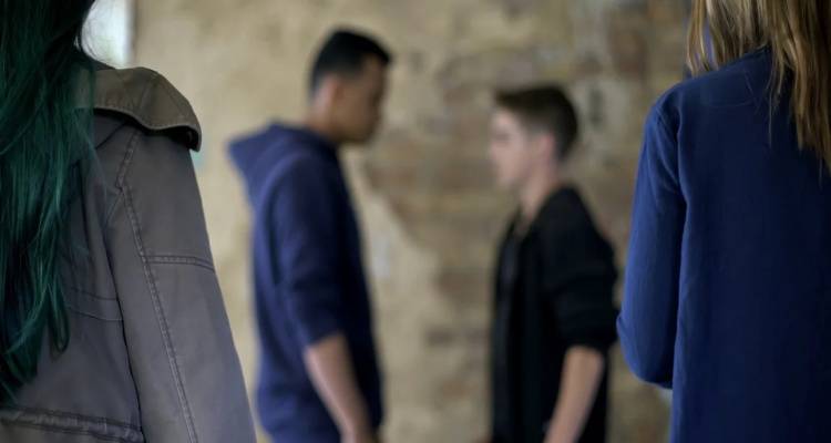 E&pi;&epsilon;&iota;&sigma;ό&delta;&iota;&omicron; &sigma;&epsilon; &sigma;&chi;&omicron;&lambda;&epsilon;ί&omicron; &sigma;&tau;&omicron; &Kappa;&rho;&alpha;&nu;ί&delta;&iota;: 13&chi;&rho;&omicron;&nu;&omicron;&sigmaf; &kappa;&alpha;&tau;&eta;&gamma;&omicron;&rho;&epsilon;ί&tau;&alpha;&iota; ό&tau;&iota; &pi;ή&gamma;&epsilon; &nu;&alpha; &rho;ί&xi;&epsilon;&iota; &sigma;&upsilon;&mu;&mu;&alpha;&theta;&eta;&tau;ή &alpha;&pi;ό &tau;&omicron;&nu; 1&omicron; ό&rho;&omicron;&phi;&omicron;