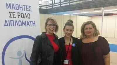 &Mu;&alpha;&theta;ή&tau;&rho;&iota;&alpha; &tau;&omicron;&upsilon; &Gamma;&upsilon;&mu;&nu;&alpha;&sigma;ί&omicron;&upsilon; &Mu;&omicron;ύ&delta;&rho;&omicron;&upsilon; &sigma;&epsilon; &rho;ό&lambda;&omicron; &delta;&iota;&pi;&lambda;&omega;&mu;ά&tau;&eta;