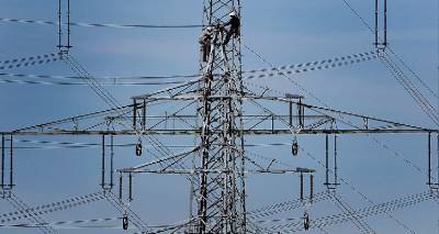 &Phi;&iota;&nu;&lambda;&alpha;&nu;&delta;ί&alpha;: &Eta; &Rho;&omega;&sigma;ί&alpha; έ&kappa;&omicron;&psi;&epsilon; &tau;&eta;&nu; &pi;&alpha;&rho;&omicron;&chi;ή &tau;&omicron;&upsilon; &rho;&epsilon;ύ&mu;&alpha;&tau;&omicron;&sigmaf;