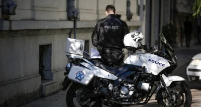 &Mu;ύ&kappa;&omicron;&nu;&omicron;&sigmaf;: &Chi;&tau;ύ&pi;&eta;&sigma;&epsilon; &mu;&epsilon; &tau;&eta;&gamma;ά&nu;&iota; &tau;&eta;&nu; &sigma;ύ&nu;&tau;&rho;&omicron;&phi;ό &tau;&omicron;&upsilon; &kappa;&alpha;&iota; &epsilon;&kappa;&epsilon;ί&nu;&eta; ά&rho;&pi;&alpha;&xi;&epsilon; &tau;&omicron; &kappa;&omicron;&upsilon;&zeta;&iota;&nu;&omicron;&mu;ά&chi;&alpha;&iota;&rho;&omicron; -&Omicron; 55&chi;&rho;&omicron;&nu;&omicron;&sigmaf; έ&beta;&alpha;&lambda;&epsilon; panic button