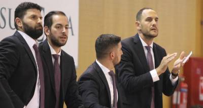 &Mu;ά&mu;&alpha;&lambda;&eta;&sigmaf;: &laquo;&Omicron;&mu;ά&delta;&alpha; &mu;&epsilon; &tau;&alpha;&lambda;έ&nu;&tau;&omicron; &tau;&omicron; &Lambda;&alpha;ύ&rho;&iota;&omicron; &alpha;&lambda;&lambda;ά &epsilon;ί&mu;&alpha;&sigma;&tau;&epsilon; έ&tau;&omicron;&iota;&mu;&omicron;&iota;&raquo;