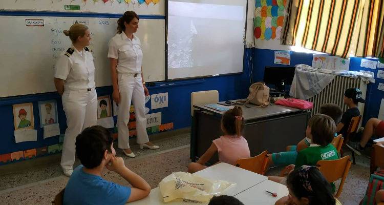 Το Λιμεναρχείο Λήμνου στο πλευρό των μαθητών του νησιού