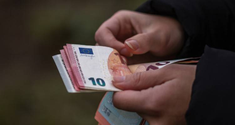 1,8 εκατ. Ελληνες σε υλική αποστέρηση, τι σημαίνει αυτό | Ανησυχητικά στοιχεία εν μέσω νέας κρίσης