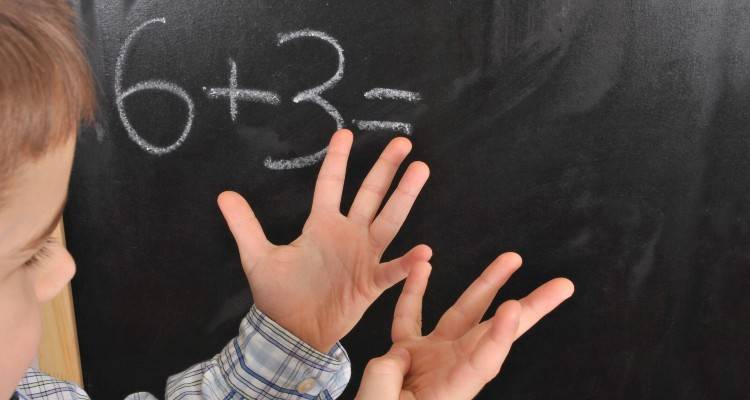 Δυσαριθμησία: Ορισμός, Συμπτώματα, Αντιμετώπιση