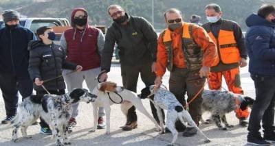 &Kappa;&upsilon;&nu;&eta;&gamma;&omicron;ί &Lambda;ή&mu;&nu;&omicron;&upsilon;: &laquo;&Tau;&omicron; &kappa;&upsilon;&nu;ή&gamma;&iota; &delta;&epsilon; &sigma;&tau;&epsilon;&iota;&rho;ώ&nu;&epsilon;&tau;&alpha;&iota;&raquo;