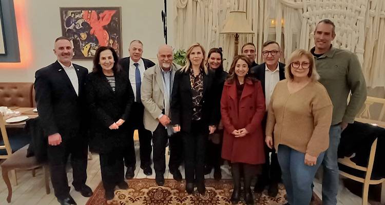 &Sigma;&upsilon;&nu;ά&nu;&tau;&eta;&sigma;&eta; &tau;&eta;&sigmaf; &Delta;&eta;&mu;ά&rho;&chi;&omicron;&upsilon; &Lambda;ή&mu;&nu;&omicron;&upsilon; &mu;&epsilon; &tau;&eta;&nu; &eta;&gamma;&epsilon;&sigma;ί&alpha; &tau;&eta;&sigmaf; &Pi;&alpha;&gamma;&kappa;ό&sigma;&mu;&iota;&alpha;&sigmaf; &Delta;&iota;&alpha;&kappa;&omicron;&iota;&nu;&omicron;&beta;&omicron;&upsilon;&lambda;&epsilon;&upsilon;&tau;&iota;&kappa;ή&sigmaf; Έ&nu;&omega;&sigma;&eta;&sigmaf; &Epsilon;&lambda;&lambda;&eta;&nu;&iota;&sigma;&mu;&omicron;ύ