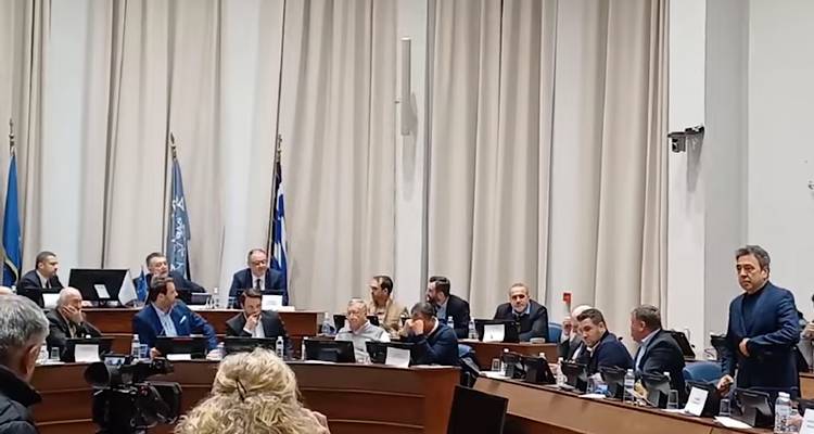 Ά&nu;&alpha;&psi;&alpha;&nu; &tau;&alpha; &alpha;ί&mu;&alpha;&tau;&alpha; &sigma;&tau;&omicron; &Delta;&eta;&mu;&omicron;&tau;&iota;&kappa;ό &Sigma;&upsilon;&mu;&beta;&omicron;ύ&lambda;&iota;&omicron; &Rho;ό&delta;&omicron;&upsilon; | &Delta;ή&mu;&alpha;&rho;&chi;&omicron;&sigmaf; &sigma;&epsilon; &tau;. &Alpha;&nu;&tau;&iota;&delta;ή&mu;&alpha;&rho;&chi;&omicron;: &laquo;&Beta;&gamma;ά&lambda;&tau;&epsilon; &tau;&omicron;&nu; &sigma;&kappa;&alpha;&sigma;&mu;ό!&raquo;