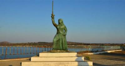 H M&alpha;&rho;&omicron;ύ&lambda;&alpha; &tau;&eta;&sigmaf; &Lambda;ή&mu;&nu;&omicron;&upsilon; (1478 &mu;.&Chi;.) | &Eta; &kappa;ό&rho;&eta; &pi;&omicron;&upsilon; &tau;&sigma;ά&kappa;&iota;&sigma;&epsilon; &tau;&eta;&nu; &tau;&omicron;&upsilon;&rho;&kappa;&iota;&kappa;ή &alpha;&rho;&mu;ά&delta;&alpha;