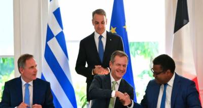 Έ&pi;&epsilon;&sigma;&alpha;&nu; &omicron;&iota; &upsilon;&pi;&omicron;&gamma;&rho;&alpha;&phi;έ&sigmaf; &mu;&epsilon; &tau;&eta; Meridiam &gamma;&iota;&alpha; &tau;&eta;&nu; &eta;&lambda;&epsilon;&kappa;&tau;&rho;&iota;&kappa;ή &delta;&iota;&alpha;&sigma;ύ&nu;&delta;&epsilon;&sigma;&eta; &Epsilon;&lambda;&lambda;ά&delta;&alpha;&sigmaf;-&Kappa;ύ&pi;&rho;&omicron;&upsilon; | &Mu;ί&alpha; &alpha;&pi;ό &tau;&iota;&sigmaf; 8 &laquo;&epsilon;&nu;&epsilon;&rho;&gamma;&epsilon;&iota;&alpha;&kappa;έ&sigmaf; &lambda;&epsilon;&omega;&phi;ό&rho;&omicron;&upsilon;&sigmaf;&raquo; &tau;&eta;&sigmaf; &Kappa;&omicron;&mu;&iota;&sigma;&iota;ό&nu;