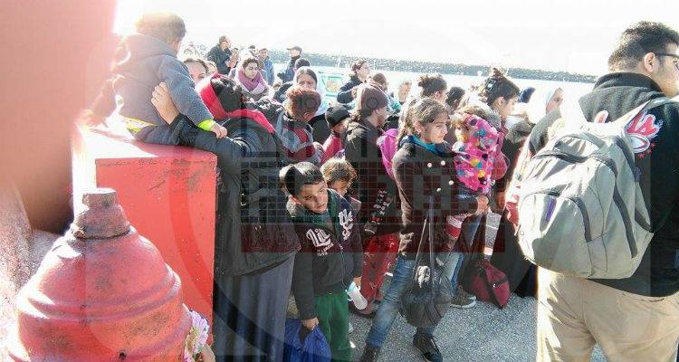 &Pi;&rho;ό&epsilon;&delta;&rho;&omicron;&sigmaf; &Pi;&lambda;ά&kappa;&alpha;&sigmaf;: &laquo;&Alpha;&kappa;&upsilon;&beta;έ&rho;&nu;&eta;&tau;&omicron; &tau;&omicron; &sigma;&kappa;ά&phi;&omicron;&sigmaf; &pi;&omicron;&upsilon; &mu;&epsilon;&tau;έ&phi;&epsilon;&rho;&epsilon; &tau;&omicron;&upsilon;&sigmaf; 239 &pi;&rho;ό&sigma;&phi;&upsilon;&gamma;&epsilon;&sigmaf; &sigma;&tau;&eta; &Lambda;ή&mu;&nu;&omicron;&raquo; (mp3  + photos)