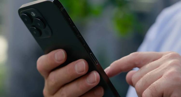 &Alpha;&pi;ί&sigma;&tau;&epsilon;&upsilon;&tau;&eta; &iota;&sigma;&tau;&omicron;&rho;ί&alpha; &alpha;&pi;ά&tau;&eta;&sigmaf; &sigma;&tau;&eta;&nu; &Kappa;&rho;ή&tau;&eta;: &Omicron; &laquo;&lambda;&omicron;&gamma;&iota;&sigma;&tau;ή&sigmaf;&raquo;, &eta; 12&chi;&rho;&omicron;&nu;&eta; &pi;&omicron;&upsilon; &laquo;έ&sigma;&omega;&sigma;&epsilon;&raquo; &tau;&eta; &mu;&alpha;&mu;ά &alpha;&pi;ό &tau;&eta; &phi;&upsilon;&lambda;&alpha;&kappa;ή &kappa;&alpha;&iota; &eta; &kappa;&iota;&nu;&eta;&mu;&alpha;&tau;&omicron;&gamma;&rho;&alpha;&phi;&iota;&kappa;ή &kappa;&alpha;&tau;&alpha;&delta;ί&omega;&xi;&eta;