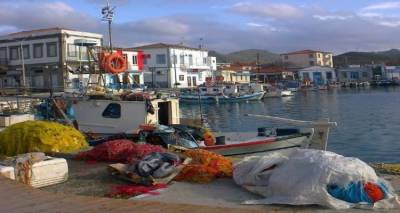 &Tau;&iota; &beta;&lambda;έ&pi;&omicron;&upsilon;&nu; &gamma;&iota;&alpha; &Mu;&epsilon;&gamma;ά&lambda;&eta; &Epsilon;&beta;&delta;&omicron;&mu;ά&delta;&alpha; &kappa;&alpha;&iota; &Kappa;&upsilon;&rho;&iota;&alpha;&kappa;ή &tau;&omicron;&upsilon; &Pi;ά&sigma;&chi;&alpha; &Alpha;&rho;&nu;&iota;&alpha;&kappa;ό&sigmaf;, &Mu;&alpha;&rho;&omicron;&upsilon;&sigma;ά&kappa;&eta;&sigmaf; -&laquo;&Mu;&epsilon; &mu;&pi;&omicron;&upsilon;&phi;&alpha;&nu;ά&kappa;&iota; &eta; &Alpha;&nu;ά&sigma;&tau;&alpha;&sigma;&eta;&raquo;