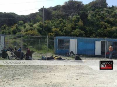 Και βρέφη μεταξύ των 46 παράνομων μεταναστών που εντοπίστηκαν στη Λήμνο