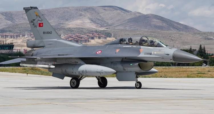 &Alpha;&mu;&epsilon;&rho;&iota;&kappa;&alpha;&nu;&omicron;ί &beta;&omicron;&upsilon;&lambda;&epsilon;&upsilon;&tau;έ&sigmaf; &gamma;&iota;&alpha; &Tau;&omicron;&upsilon;&rho;&kappa;ί&alpha;: &Eta; &kappa;&upsilon;&beta;έ&rho;&nu;&eta;&sigma;&eta; &nu;&alpha; &pi;&iota;&sigma;&tau;&omicron;&pi;&omicron;&iota;ή&sigma;&epsilon;&iota; ό&tau;&iota; &tau;&alpha; F-16 &delta;&epsilon;&nu; &theta;&alpha; &chi;&rho;&eta;&sigma;&iota;&mu;&omicron;&pi;&omicron;&iota;&eta;&theta;&omicron;ύ&nu; &epsilon;&nu;&alpha;&nu;&tau;ί&omicron;&nu; &tau;&eta;&sigmaf; &Epsilon;&lambda;&lambda;ά&delta;&alpha;&sigmaf;