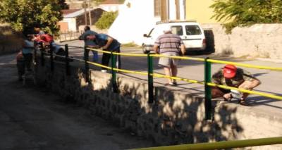 &laquo;Ό&lambda;&omicron;&iota; &mu;&alpha;&zeta;ί &mu;&pi;&omicron;&rho;&omicron;ύ&nu;&raquo; &sigma;&tau;&omicron; &Kappa;&omicron;&nu;&tau;&iota;ά