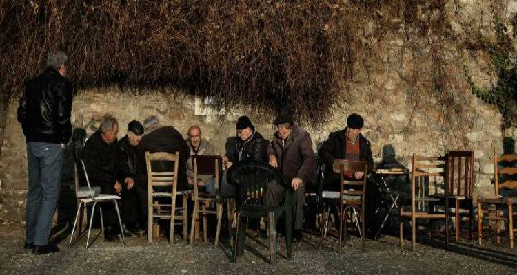 &Gamma;&epsilon;&rho;&nu;ά&epsilon;&iota; &kappa;&alpha;&iota; &sigma;&upsilon;&rho;&rho;&iota;&kappa;&nu;ώ&nu;&epsilon;&tau;&alpha;&iota; &eta; &Epsilon;&lambda;&lambda;ά&delta;&alpha;: &Tau;&iota; &delta;&epsilon;ί&chi;&nu;&epsilon;&iota; &mu;&epsilon;&lambda;έ&tau;&eta;-&sigma;&omicron;&kappa;