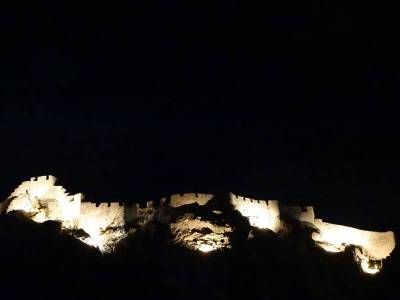 Σωστά φωτισμένο και πάλι το κάστρο της Μύρινας