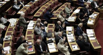 &Upsilon;&pi;ό &tau;&eta;&nu; &alpha;&pi;&epsilon;&iota;&lambda;ή &kappa;&omicron;&iota;&nu;&omicron;&beta;&omicron;&upsilon;&lambda;&epsilon;&upsilon;&tau;&iota;&kappa;ή&sigmaf; ή&tau;&tau;&alpha;&sigmaf; &eta; &kappa;&upsilon;&beta;έ&rho;&nu;&eta;&sigma;&eta; &gamma;&iota;&alpha; &tau;&eta;&nu; &alpha;&lambda;&lambda;&alpha;&gamma;ή &phi;ύ&lambda;&omicron;&upsilon; &alpha;&pi;ό &tau;&alpha; 15