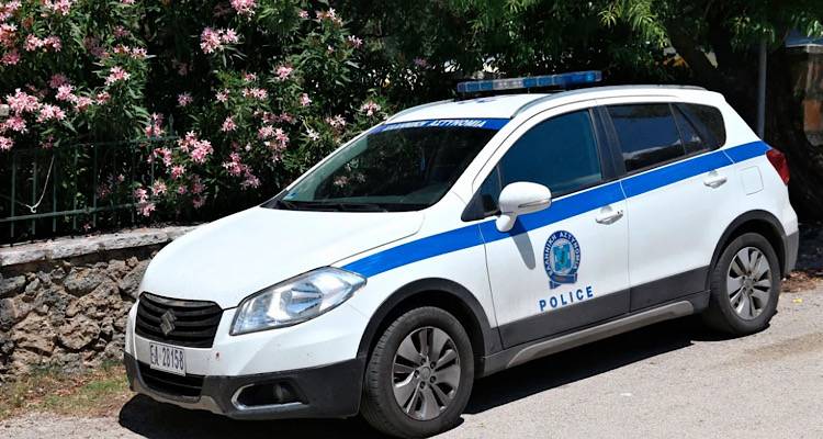 Ά&gamma;&rho;&iota;&alpha; &delta;&omicron;&lambda;&omicron;&phi;&omicron;&nu;ί&alpha; &sigma;&tau;&eta; &Chi;&alpha;&lambda;&kappa;ί&delta;&alpha;: &Gamma;&upsilon;&nu;&alpha;ί&kappa;&alpha; &sigma;&kappa;ό&tau;&omega;&sigma;&epsilon; 43&chi;&rho;&omicron;&nu;&omicron; &mu;έ&sigma;&alpha; &sigma;&tau;&eta; &mu;έ&sigma;&eta; &tau;&omicron;&upsilon; &delta;&rho;ό&mu;&omicron;&upsilon;